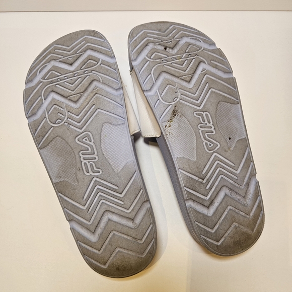 Fila baby blue and white slides size 8M US - Picture 3 of 4